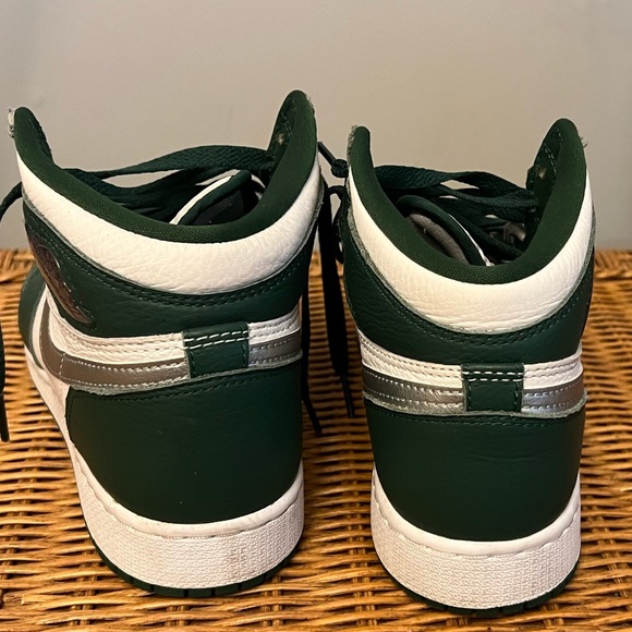 Air Jordan I Retro High OG - Picture 8 of 11